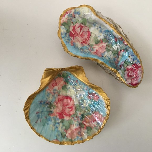 Oyster Shell Trinket Dish - Blue & Pink Roses - Picture 3 of 3